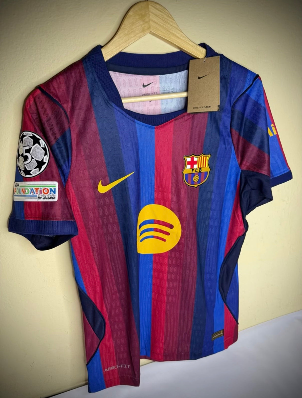 Barcelona local 26/27